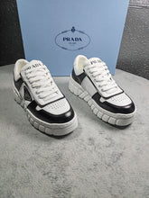 Carregar imagem no visualizador da galeria, Prada Downtown