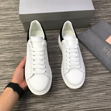 Carregar imagem no visualizador da galeria, Tênis Alexander McQueen White/Camurça Black