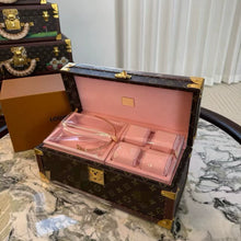 Carregar imagem no visualizador da galeria, Bau Cofre Tresor 24 Louis Vuitton