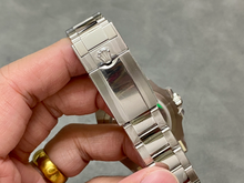 Carregar imagem no visualizador da galeria, Rolex GMT-Master II 'Pepsi' aço inoxidável mostrador preto "Super C"