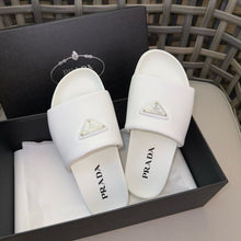 Carregar imagem no visualizador da galeria, Prada Padded Slides White Nappa Leather
