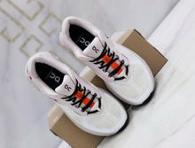 Carregar imagem no visualizador da galeria, On Cloudrunner 2 White