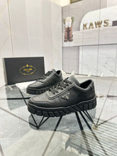 Carregar imagem no visualizador da galeria, Prada Leather Black