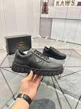 Carregar imagem no visualizador da galeria, Prada Leather Black