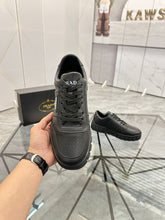 Carregar imagem no visualizador da galeria, Prada Leather Black