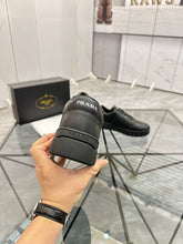 Carregar imagem no visualizador da galeria, Prada Leather Black