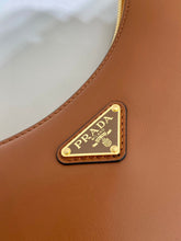 Carregar imagem no visualizador da galeria, Prada Arqué Leather Brandy