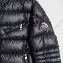 Carregar imagem no visualizador da galeria, Moncler Berriat Giubbotto