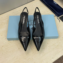 Carregar imagem no visualizador da galeria, Prada Patent Leather Slingback Pumps