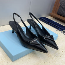 Carregar imagem no visualizador da galeria, Prada Patent Leather Slingback Pumps