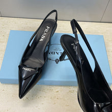 Carregar imagem no visualizador da galeria, Prada Patent Leather Slingback Pumps