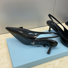 Carregar imagem no visualizador da galeria, Prada Patent Leather Slingback Pumps
