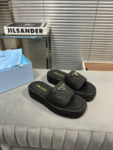 Carregar imagem no visualizador da galeria, Prada Sandália flatform em crochê