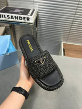 Carregar imagem no visualizador da galeria, Prada Sandália flatform em crochê