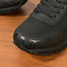 Carregar imagem no visualizador da galeria, Louis Vuitton Run Away Sneaker