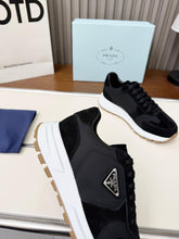 Carregar imagem no visualizador da galeria, Prada Leather Black