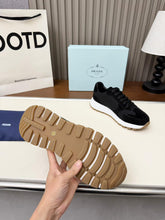 Carregar imagem no visualizador da galeria, Prada Leather Black