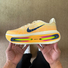 Carregar imagem no visualizador da galeria, Nike Vomero Premium Alabaster.