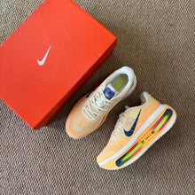 Carregar imagem no visualizador da galeria, Nike Vomero Premium Alabaster.