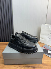Carregar imagem no visualizador da galeria, Prada Leather Sneaker Black