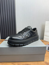 Carregar imagem no visualizador da galeria, Prada Leather Sneaker Black