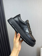Carregar imagem no visualizador da galeria, Prada Leather Sneaker Black