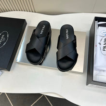 Carregar imagem no visualizador da galeria, Chinelo Prada Crisscross Rubber Slides .