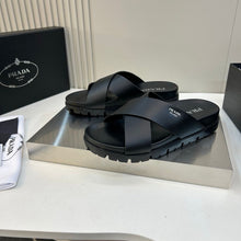 Carregar imagem no visualizador da galeria, Chinelo Prada Crisscross Rubber Slides .
