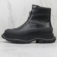 Carregar imagem no visualizador da galeria, Alexander McQueen Ankle boot Tread Slick com zíper