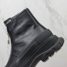Carregar imagem no visualizador da galeria, Alexander McQueen Ankle boot Tread Slick com zíper