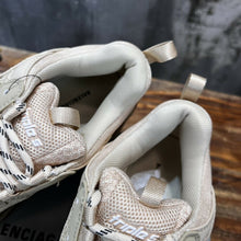 Carregar imagem no visualizador da galeria, Balenciaga Triple S Off white Sola transparente