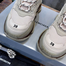 Carregar imagem no visualizador da galeria, Balenciaga Triple S Off white Sola transparente