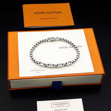 Carregar imagem no visualizador da galeria, Pulseira LV Prateada