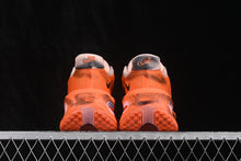 Carregar imagem no visualizador da galeria, Nike Vomero Premium x Melitta Baumeister Total Orange Chalk .