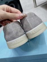 Carregar imagem no visualizador da galeria, Prada Suede Loafers Grey
