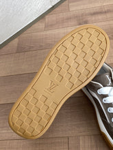 Carregar imagem no visualizador da galeria, Tênis New 3 Louis Vuitton Marrom