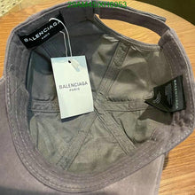 Cargar imagen en el visor de la galería, Gorra Balenciaga