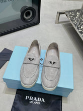 Carregar imagem no visualizador da galeria, Prada Suede Loafers Grey