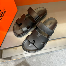Carregar imagem no visualizador da galeria, Sandália "Chypre " Hermès Preta