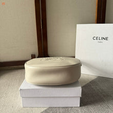Carregar imagem no visualizador da galeria, Celine Heloïse Cuir Triomphe Off White