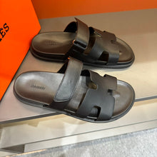 Carregar imagem no visualizador da galeria, Sandália "Chypre " Hermès Preta