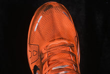 Carregar imagem no visualizador da galeria, Nike Vomero Premium x Melitta Baumeister Total Orange Chalk .
