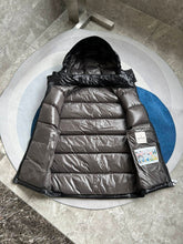 Carregar imagem no visualizador da galeria, Colete Moncler Black Glow