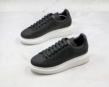 Carregar imagem no visualizador da galeria, Alexander Mcqueen Oversized Black White Sole
