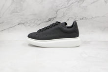 Carregar imagem no visualizador da galeria, Alexander Mcqueen Oversized Black White Sole