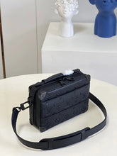 Cargar imagen en el visor de la galería, BOLSO LV Soft Trunk