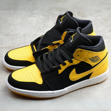Carregar imagem no visualizador da galeria, Jordan 1 Retro Mid New Love (2017) 554724-035