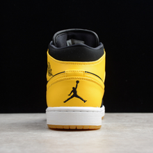 Carregar imagem no visualizador da galeria, Jordan 1 Retro Mid New Love (2017) 554724-035