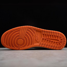 Carregar imagem no visualizador da galeria, Jordan 1 Retro Shattered Backboard 555088-005