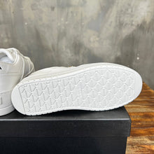 Carregar imagem no visualizador da galeria, Prada Downtown Bold Leather Sneakers White
